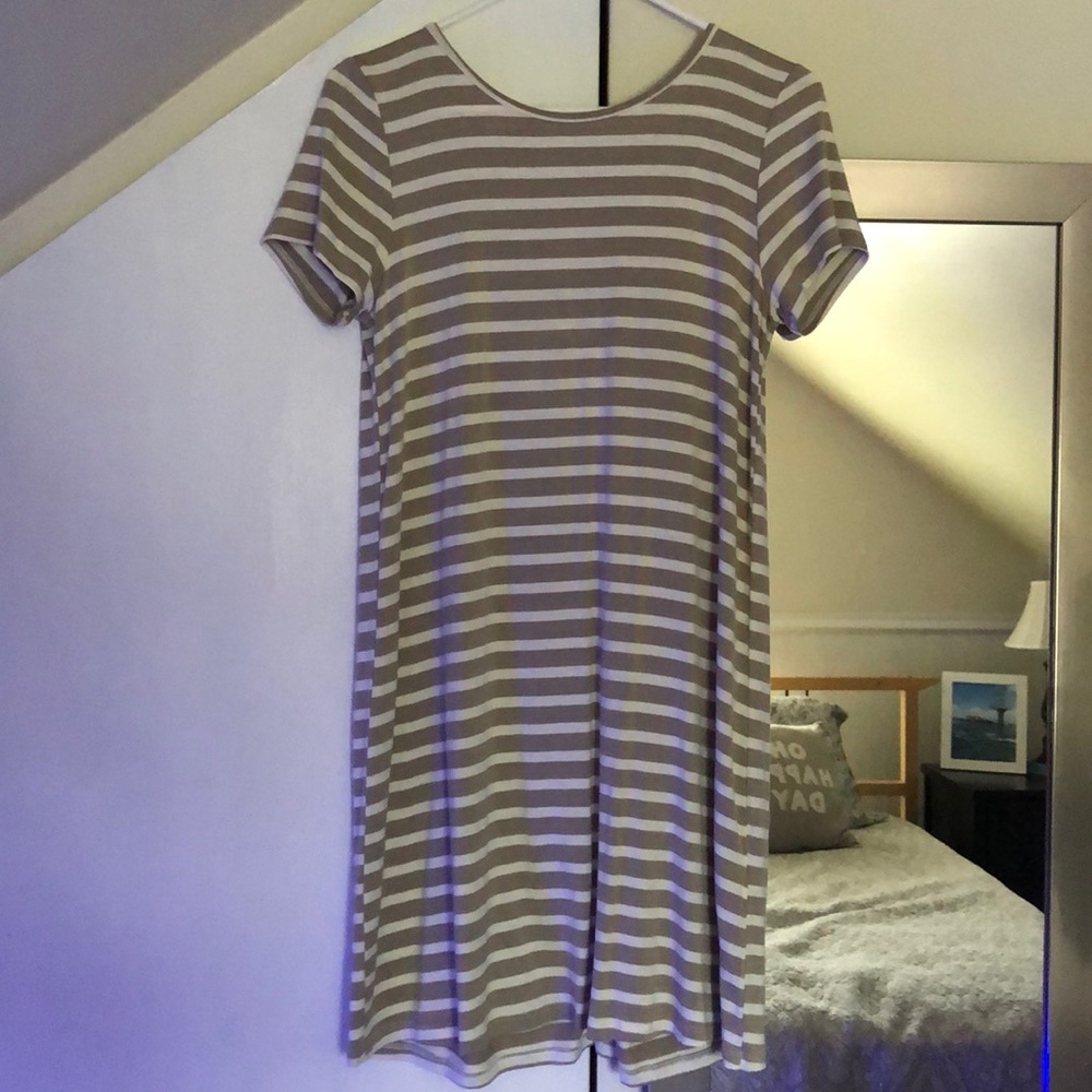 Stripped dress with cut out on back